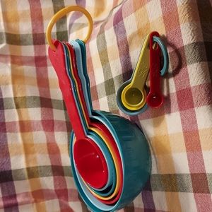Pioneer Women measuring spoons and cups